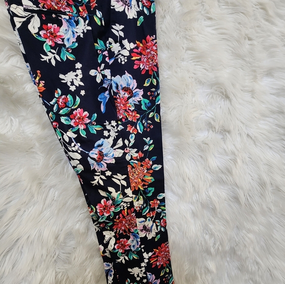 Two pc pants suit - Picture 6 of 6